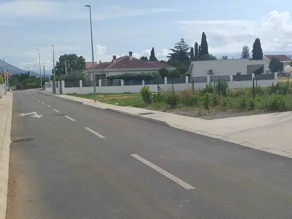 Plac – Donja Gorica, Podgorica — fotografija 2