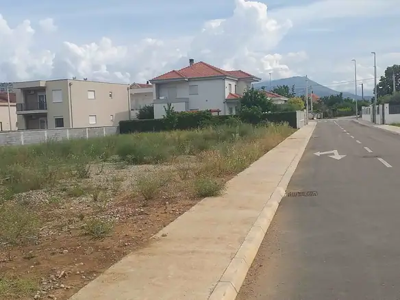 Plac – Donja Gorica, Podgorica — fotografija 3