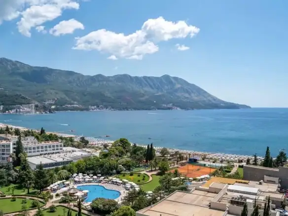 Izdavanje: Trosoban stan 150 m² – Budva — fotografija 4