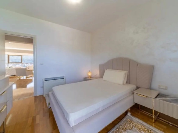 Izdavanje: Trosoban stan 150 m² – Budva — fotografija 9