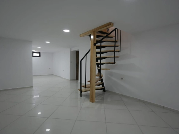 Poslovni prostor 952 m² – Podgorica — fotografija 2