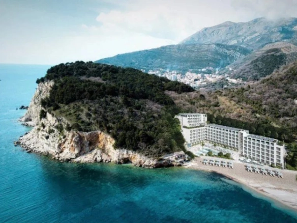 Plac uz more sa privatnom plažom