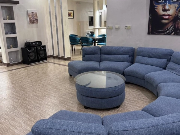 Kuća 330 m² – Golubovci, Podgorica — fotografija 2