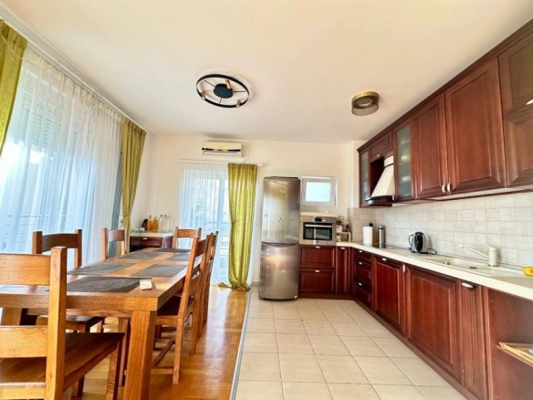 Dvosoban stan 98 m² – Bečići, Budva — fotografija 3