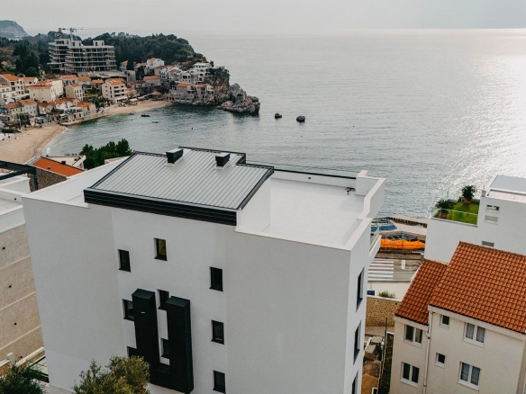 Apart-hotel sa bazenom u Svetom Stefanu