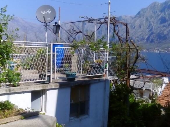 Kamena kuća u naselju Muo, Kotor — fotografija 4