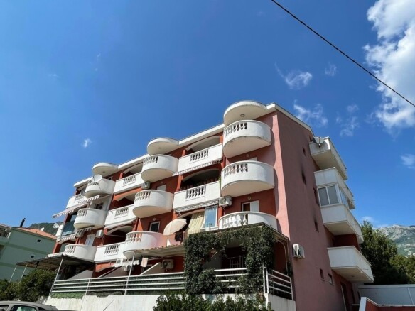 Namješten jednosoban stan u naselju Lazi, Budva — fotografija 7