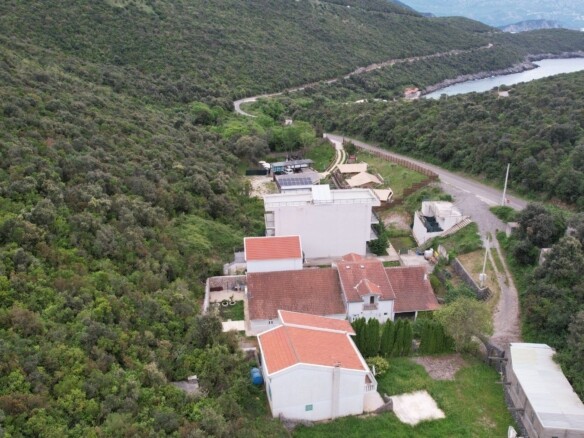 Urbanizovan plac u Krimovici, Kotor — fotografija 2