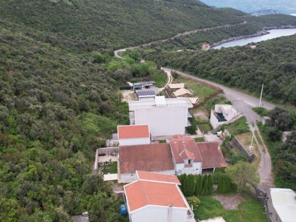 Urbanizovan plac u Krimovici, Kotor — fotografija 5