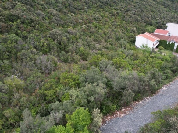 Urbanizovan plac u Krimovici, Kotor — fotografija 13