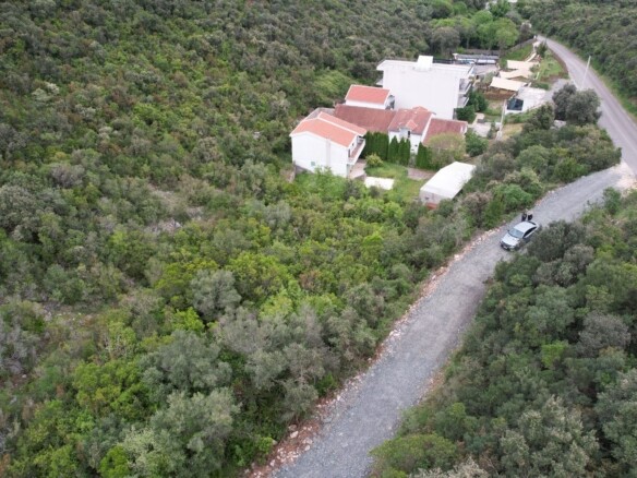 Urbanizovan plac u Krimovici, Kotor — fotografija 14