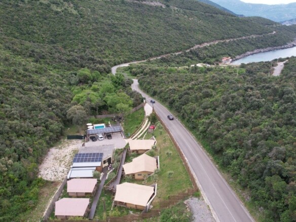 Urbanizovan plac u Krimovici, Kotor — fotografija 21