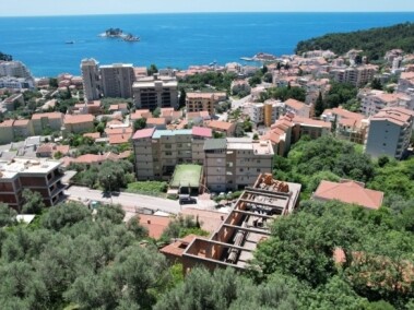 Mini zgrada sa pogledom na more u Petrovcu, Budva