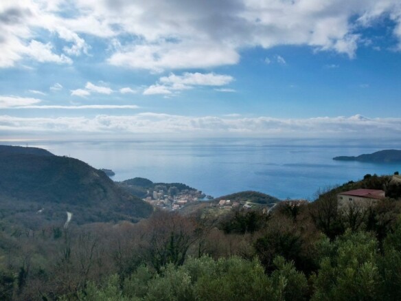 Urbanizovan plac sa pogledom na more u Kuljačama, Budva — fotografija 17