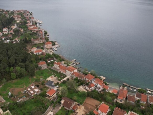 Plac sa pogledom na more u Prčanju, Kotor — fotografija 13