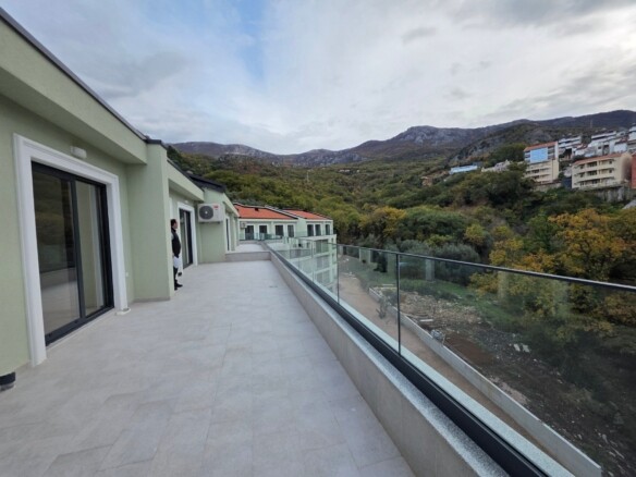 Dvosoban stan 108 m² – Kamenovo, Budva — fotografija 10