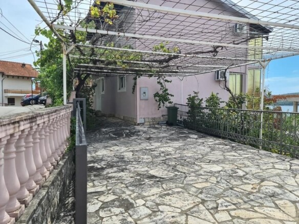 Trospratna kuća sa pogledom na more u Kavi, Tivat — fotografija 7