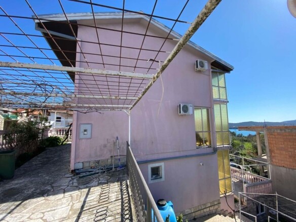Trospratna kuća sa pogledom na more u Kavi, Tivat — fotografija 11