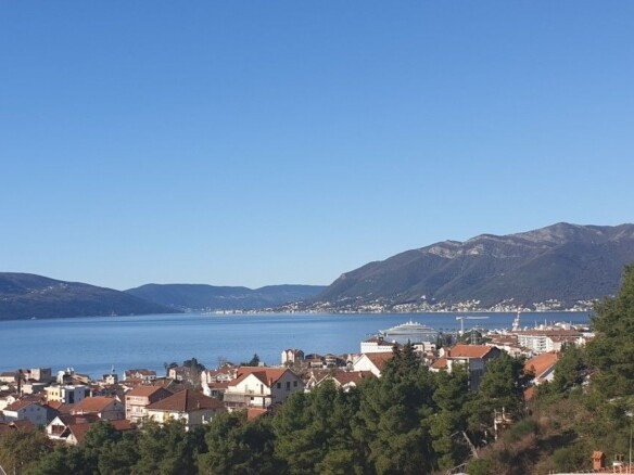 Trospratna kuća sa pogledom na more u Kavi, Tivat — fotografija 12
