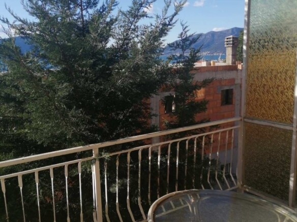 Trospratna kuća sa pogledom na more u Kavi, Tivat — fotografija 19