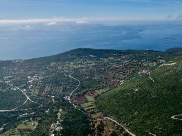 Urbanizovan plac u naselju Zagora, Kotor — fotografija 2