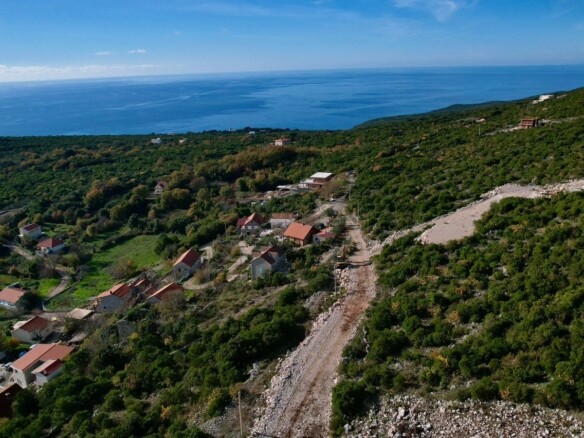 Urbanizovan plac u naselju Zagora, Kotor — fotografija 4