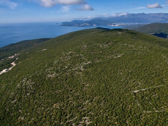 Urbanizovan plac u naselju Zagora, Kotor — fotografija 12