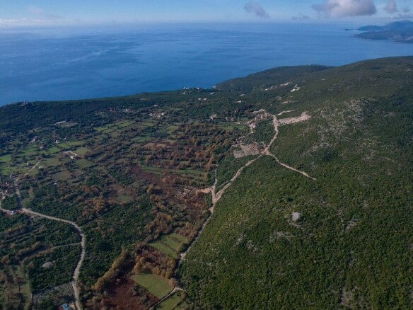 Urbanizovan plac u naselju Zagora, Kotor — fotografija 21