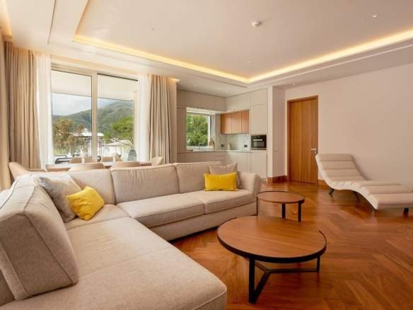 Dvosoban stan 152 m² – Tivat — fotografija 3