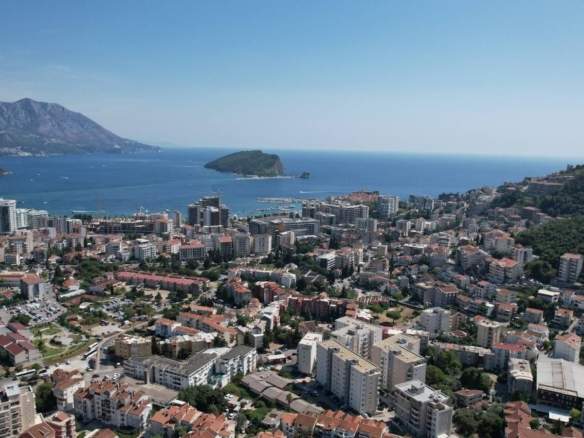 Plac u Dubovici, Budva — fotografija 2