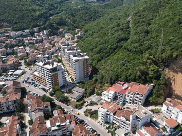 Plac u Dubovici, Budva — fotografija 8