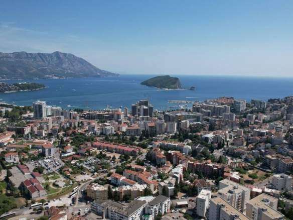Plac u Dubovici, Budva — fotografija 9