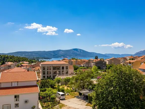 Urbanizovan plac u naselju Mrčevac, Tivat — fotografija 3