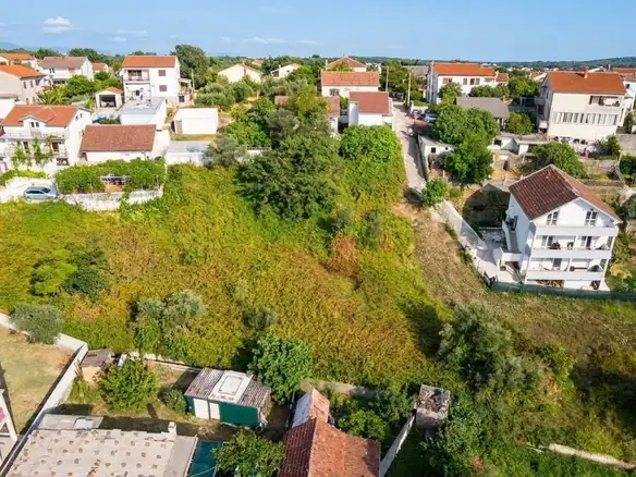 Urbanizovan plac u naselju Mrčevac, Tivat — fotografija 4