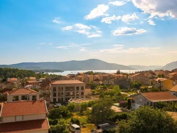 Urbanizovan plac u naselju Mrčevac, Tivat — fotografija 5