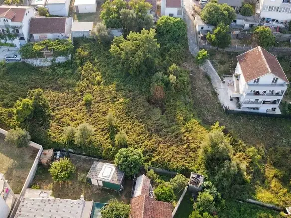 Urbanizovan plac u naselju Mrčevac, Tivat — fotografija 6