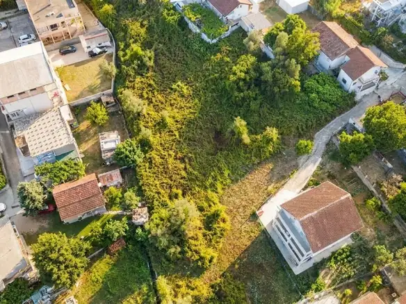 Urbanizovan plac u naselju Mrčevac, Tivat — fotografija 7