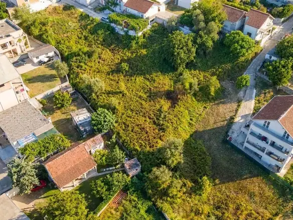 Urbanizovan plac u naselju Mrčevac, Tivat — fotografija 11