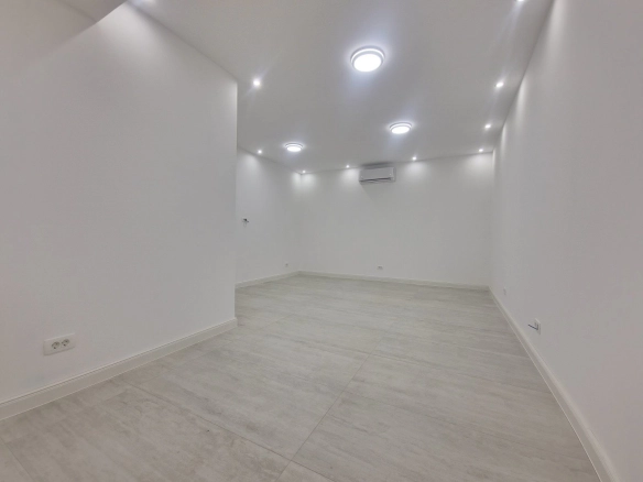 Poslovni prostor za izdavanje, Nova Dalmatinska, Podgorica — fotografija 4