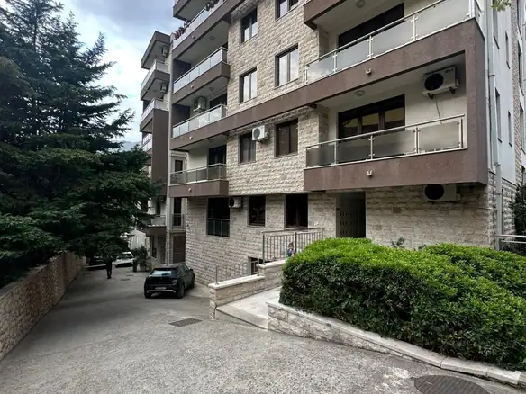 Izdavanje: Jednosoban stan 48 m² – Gospoština, Budva — fotografija 14