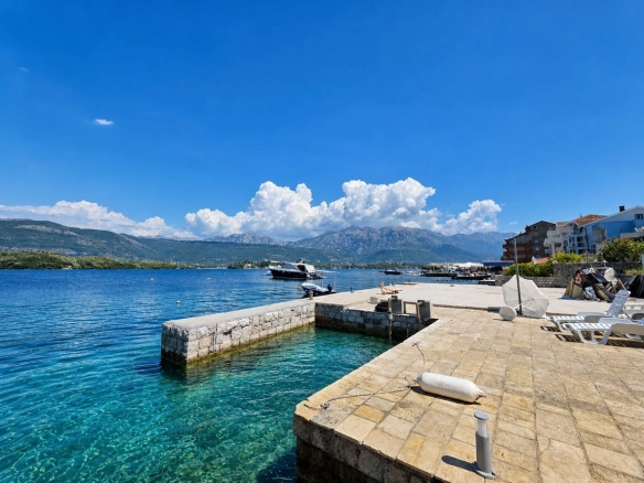 Jednosoban stan na prvoj liniji mora, Đuraševići, Tivat — fotografija 4