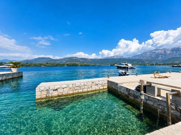Jednosoban stan na prvoj liniji mora, Đuraševići, Tivat — fotografija 9