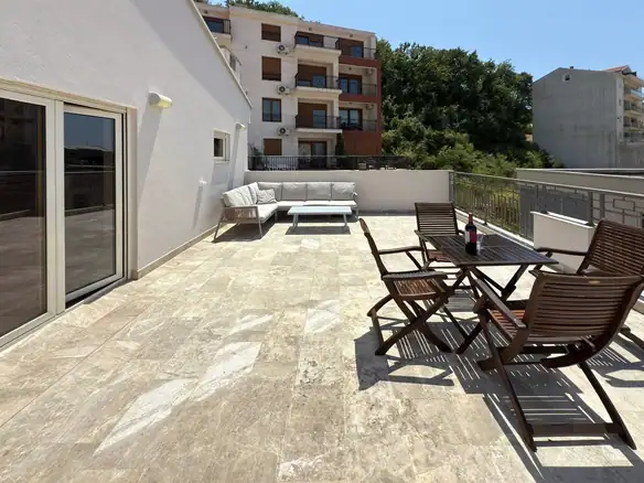 Izdavanje: Dvosoban stan 136 m² – Pržno, Budva — fotografija 12
