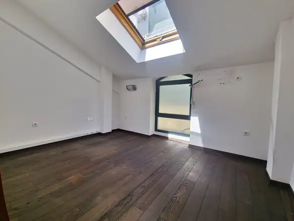 Izdavanje: Poslovni prostor 500 m² – Podgorica — fotografija 10