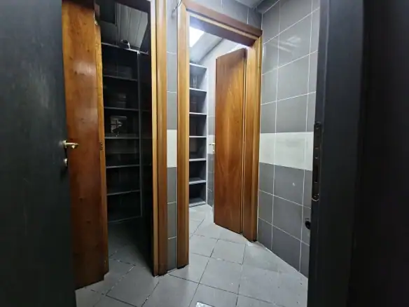 Izdavanje: Poslovni prostor 500 m² – Podgorica — fotografija 16