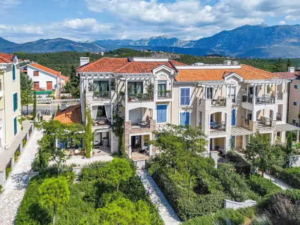 Dvosoban stan 97 m² – Tivat — fotografija 3