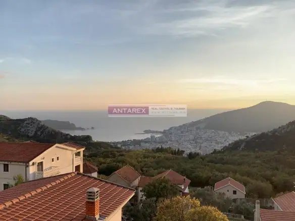 Dvosoban stan sa pogledom na more u Markovićima