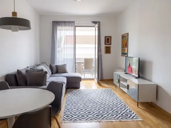 Izdavanje: Dvosoban stan 58 m² – Bečići, Budva — fotografija 2