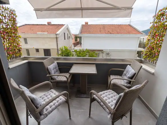 Izdavanje: Dvosoban stan 58 m² – Bečići, Budva — fotografija 3
