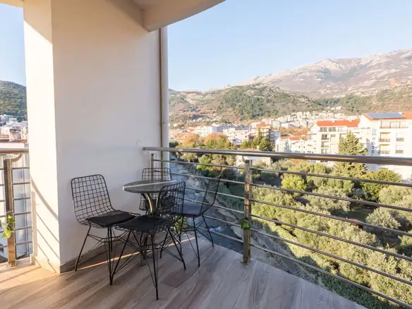 Izdavanje: Dvosoban stan 64 m² – Budva — fotografija 2